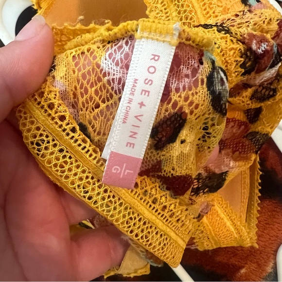 🔥 Rose + Vine | Crop Top - Picture 3 of 3